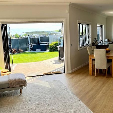 Villa Sunny Delight In Clive Exterior foto