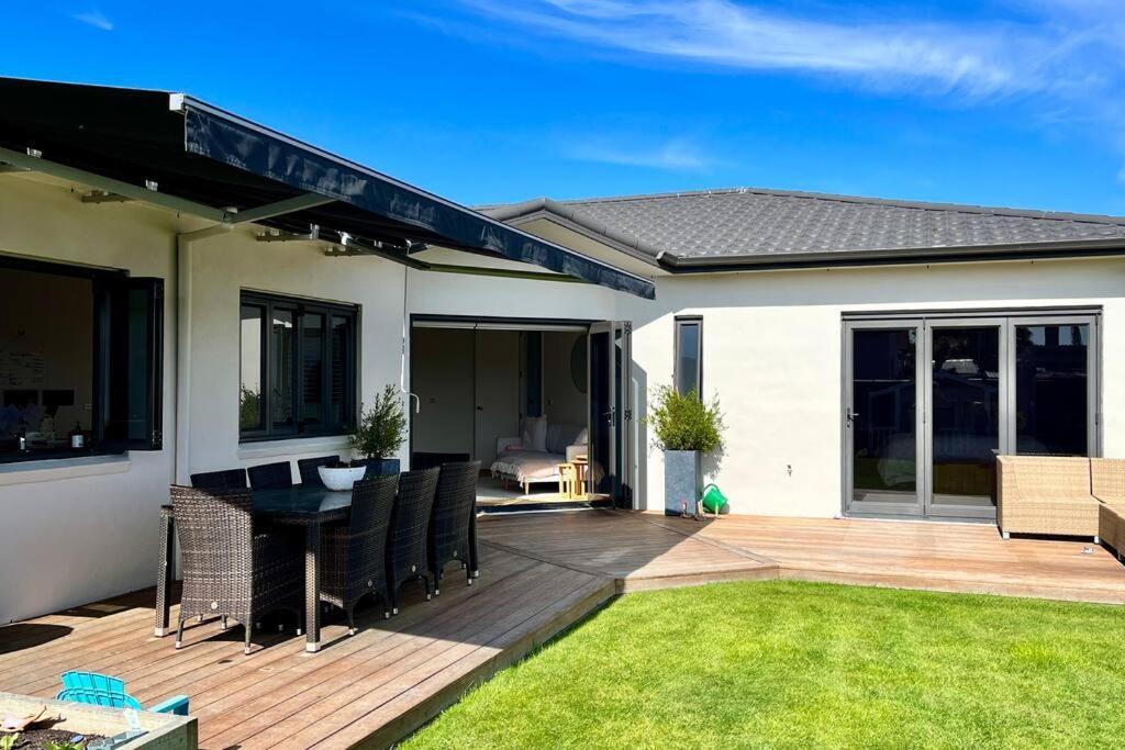 Villa Sunny Delight In Clive Exterior foto